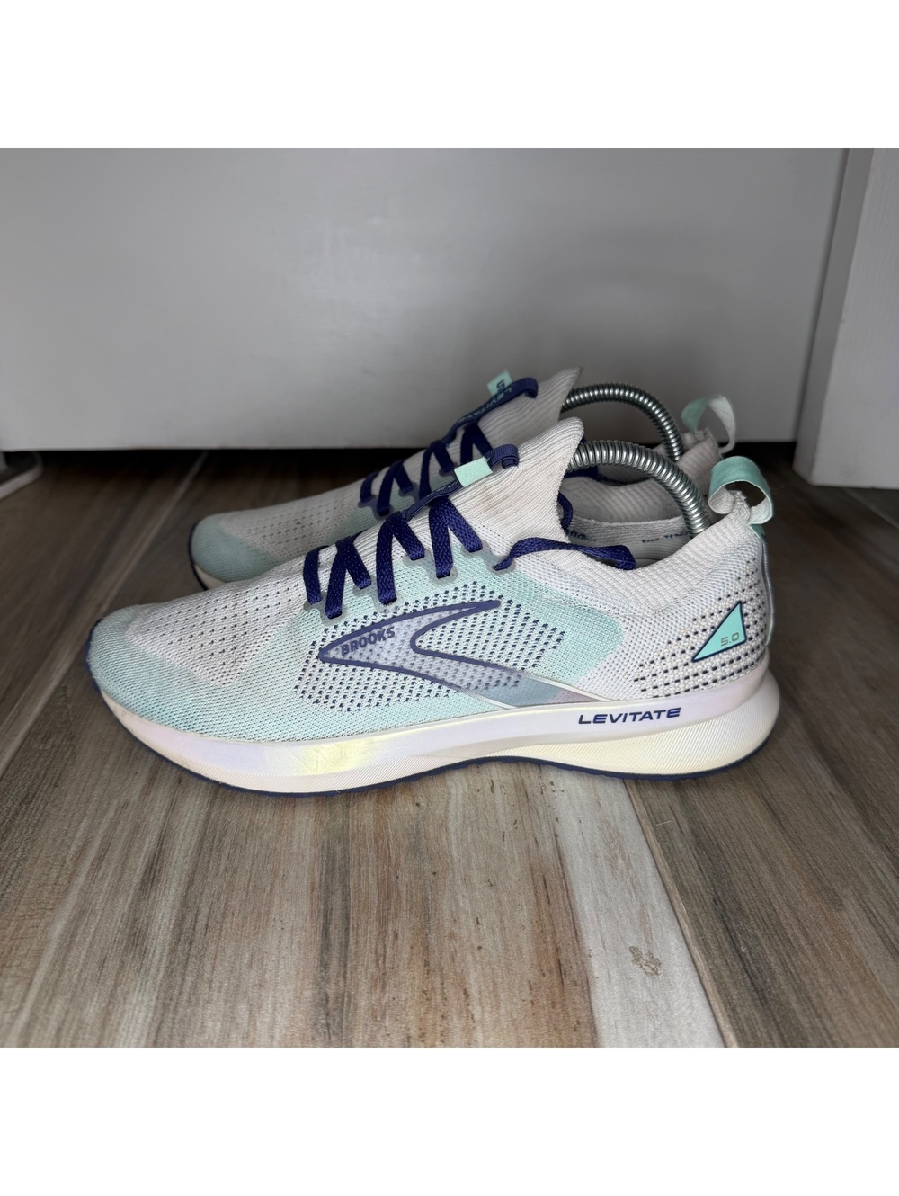 Brooks Levitate 9 Women’s White Teal Purple Running Shoes Sneakers Sz 9